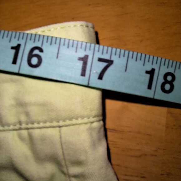 A bundle of Vineyard Vines men shorts in a size 34. Pre-loved in great shape. - Picture 16 of 16